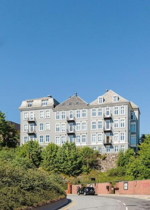 Elegant Bergen City Center Apartment - Ideal For Business Or Leisure Travelers Экстерьер фото